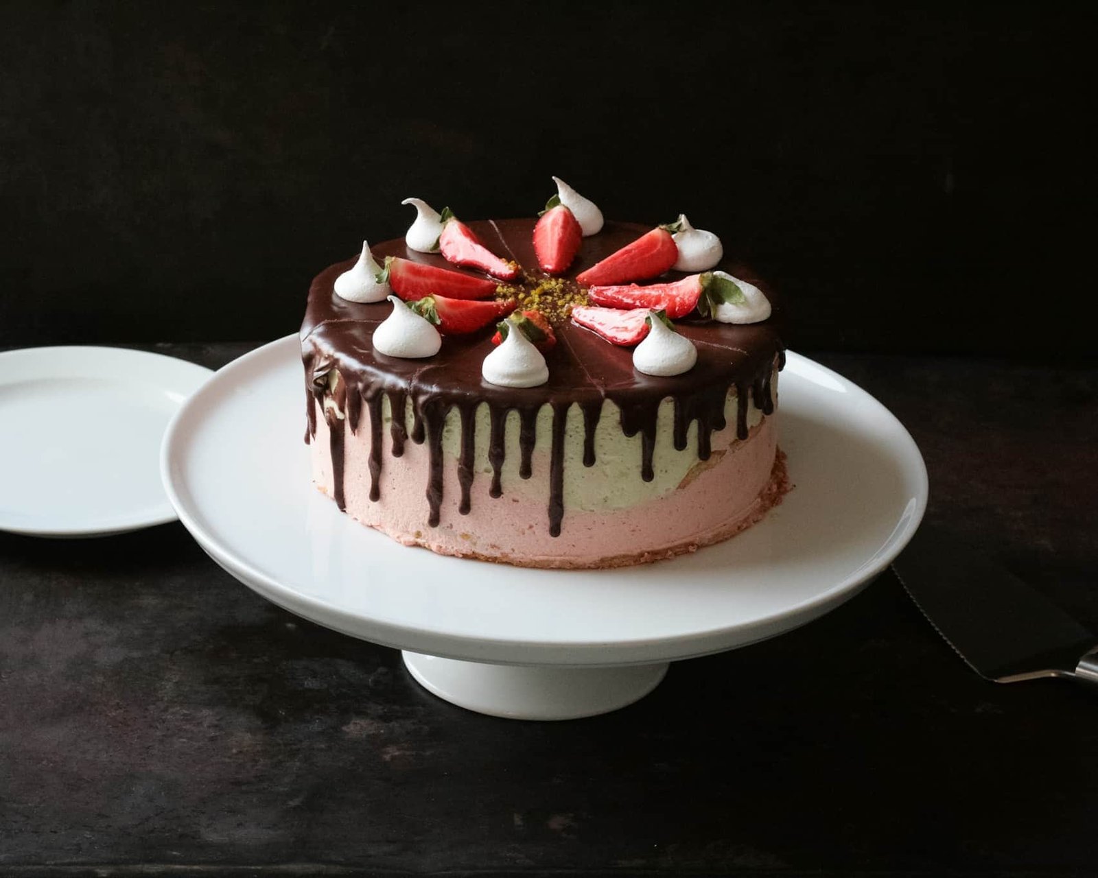 Erdbeer-Pistazien-Sahnetorte