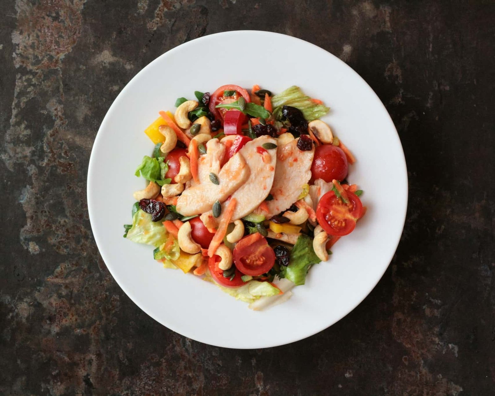 Gemischter Blattsalat mit Huhn
